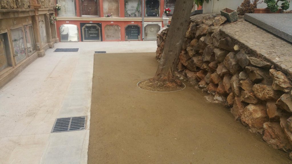 Paviment recent acabat Sauló Sòlid cementiri de Sants Barcelona 02