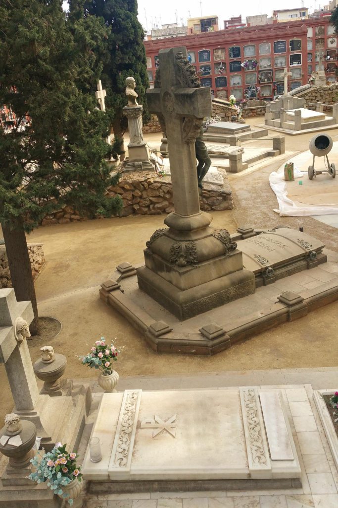 Paviment recent acabat Sauló Sòlid cementiri de Sants Barcelona 06